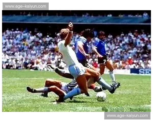战火重燃！86世界杯阿根廷vs英格兰，马拉多纳的“上帝之手”与“世纪进球”，一场载入史册的对决
